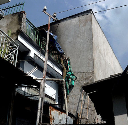 Cả phố sơ tán do một nhà dân bùng cháy